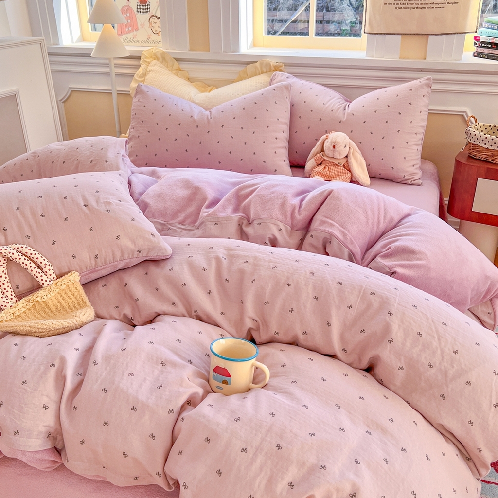 91家纺网 家纺一手货源 找家纺 金丝鸟家纺 2025新款全棉双层纱加牛奶绒四件套 密语小结