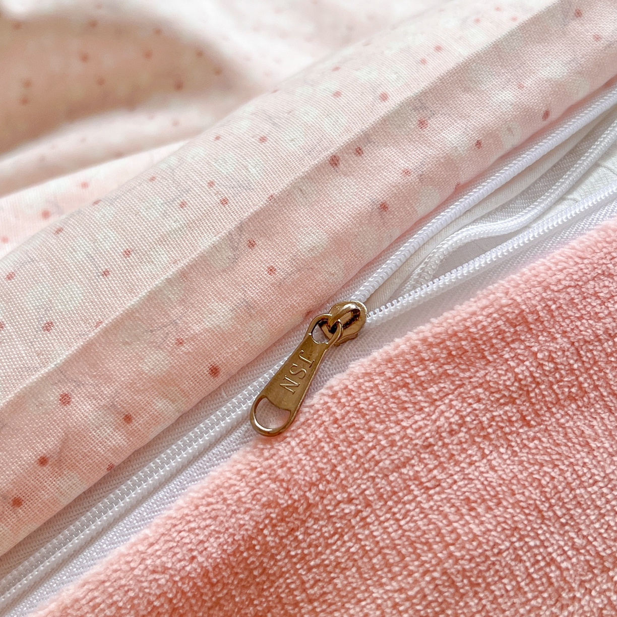 91家纺网 家纺一手货源 找家纺 金丝鸟家纺 2025新款全棉双层纱加牛奶绒四件套 棉语