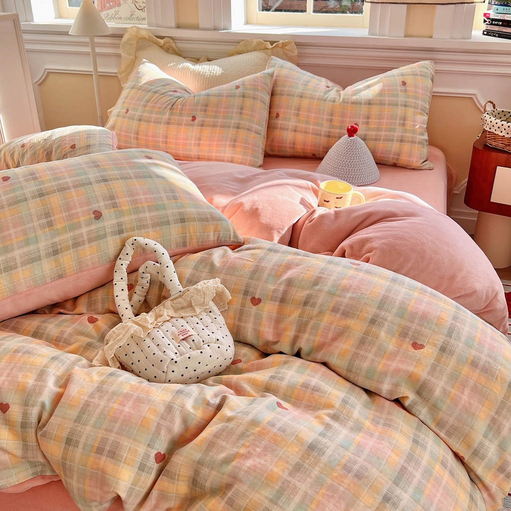 91家纺网 家纺一手货源 找家纺 金丝鸟家纺 2025新款全棉双层纱加牛奶绒四件套 七彩方格