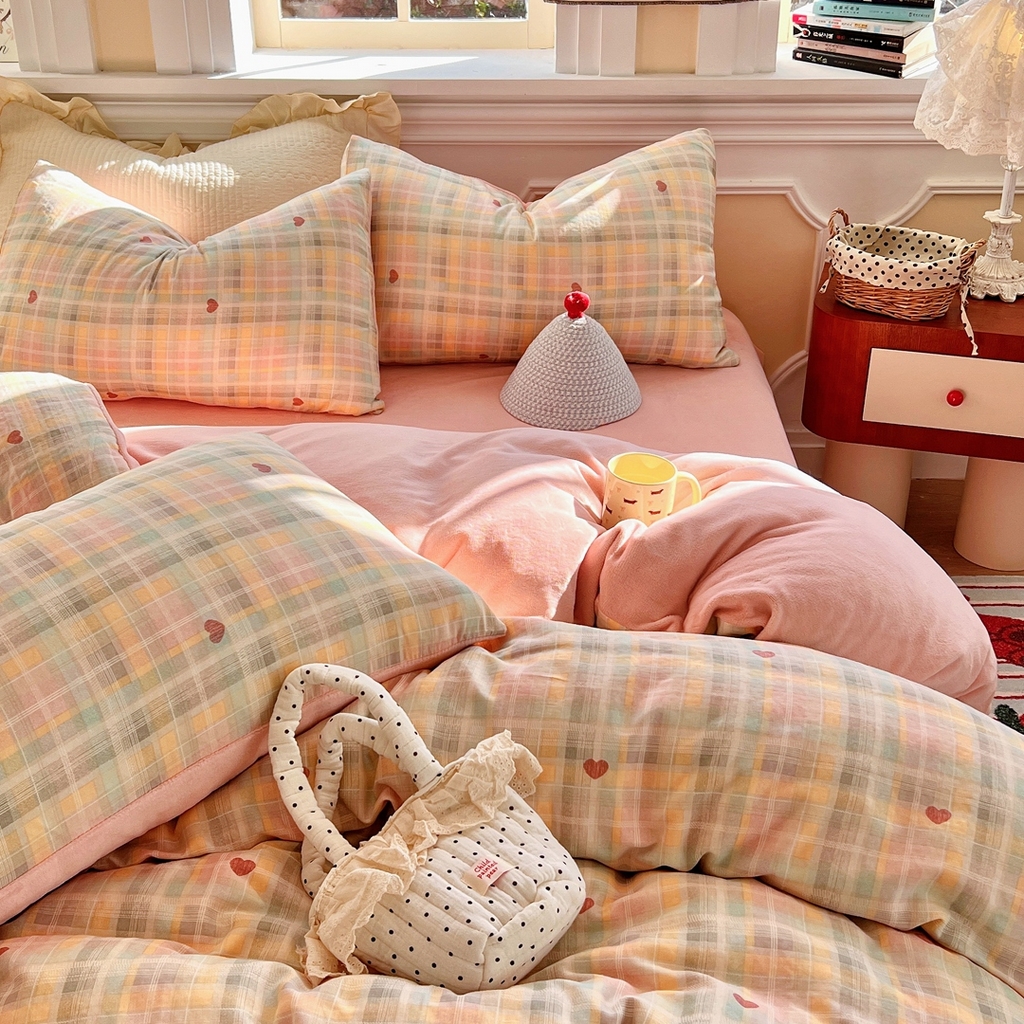 91家纺网 家纺一手货源 找家纺 金丝鸟家纺 2025新款全棉双层纱加牛奶绒四件套 七彩方格