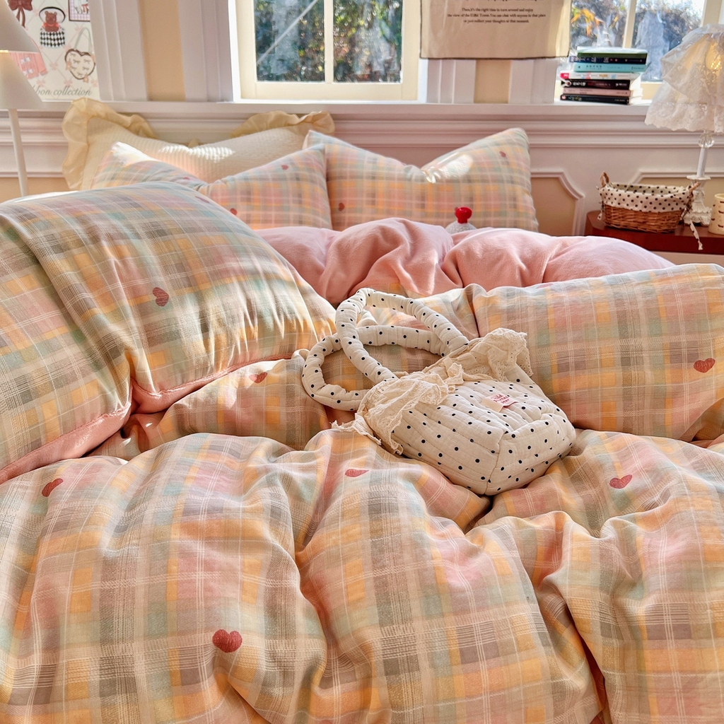 91家纺网 家纺一手货源 找家纺 金丝鸟家纺 2025新款全棉双层纱加牛奶绒四件套 七彩方格