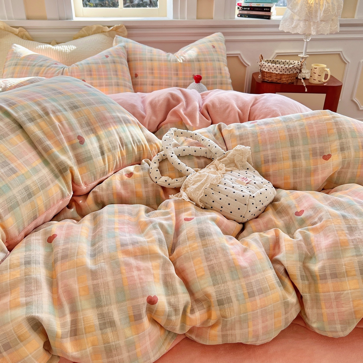 91家纺网 家纺一手货源 找家纺 金丝鸟家纺 2025新款全棉双层纱加牛奶绒四件套 七彩方格