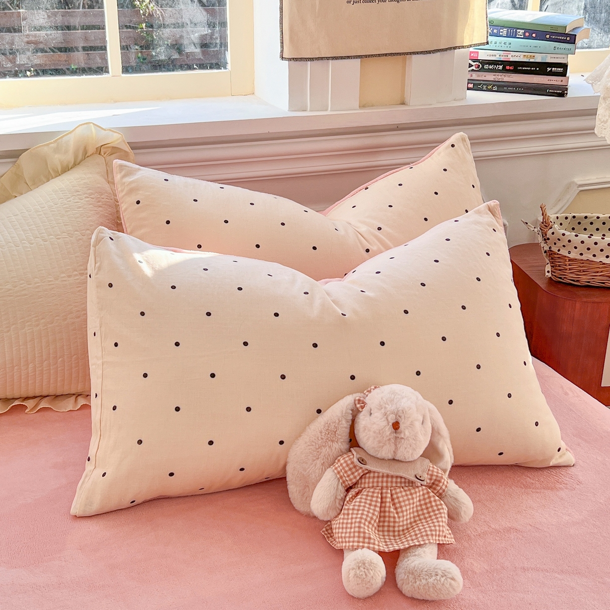 91家纺网 家纺一手货源 找家纺 金丝鸟家纺 2025新款全棉双层纱加牛奶绒四件套 小黑点点