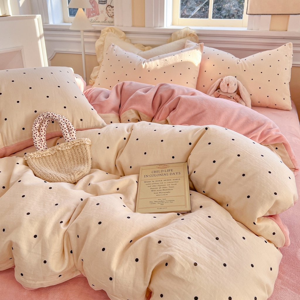 91家纺网 家纺一手货源 找家纺 金丝鸟家纺 2025新款全棉双层纱加牛奶绒四件套 小黑点点