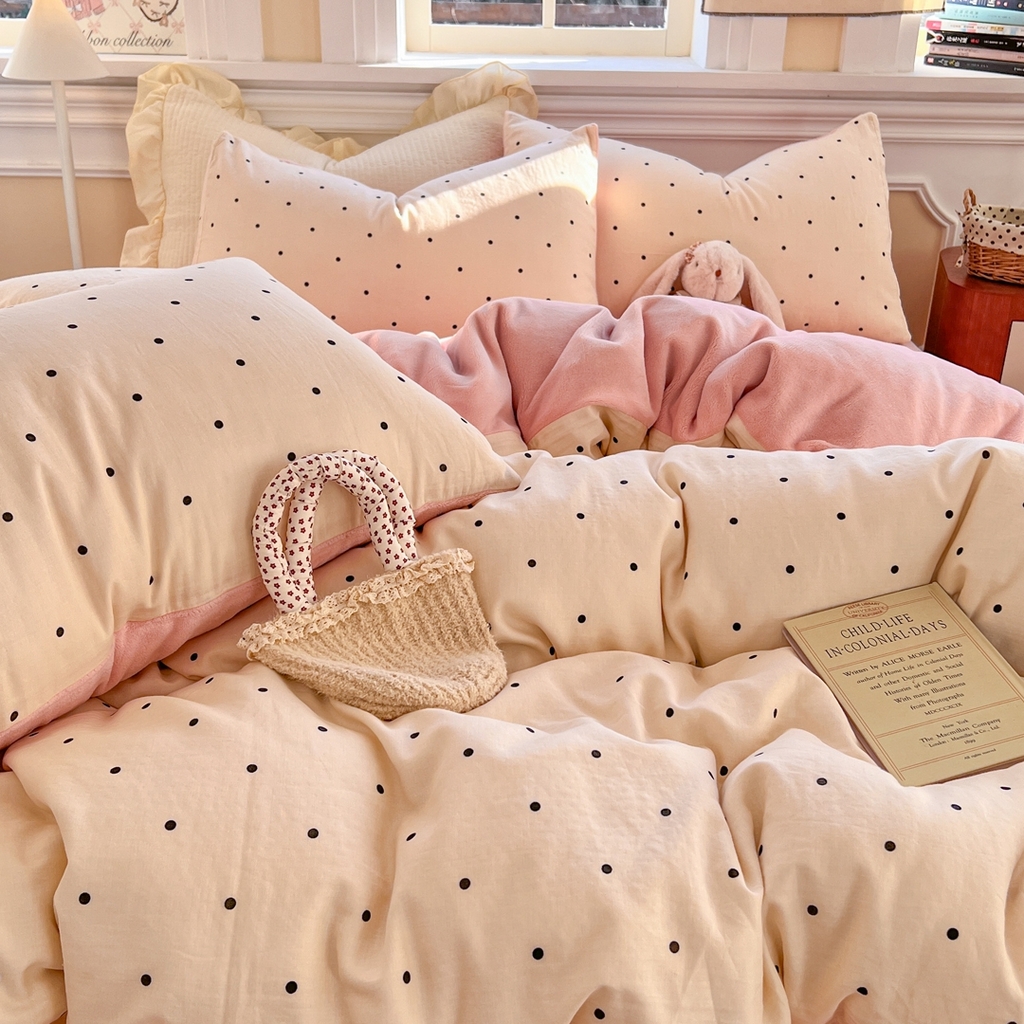 91家纺网 家纺一手货源 找家纺 金丝鸟家纺 2025新款全棉双层纱加牛奶绒四件套 小黑点点