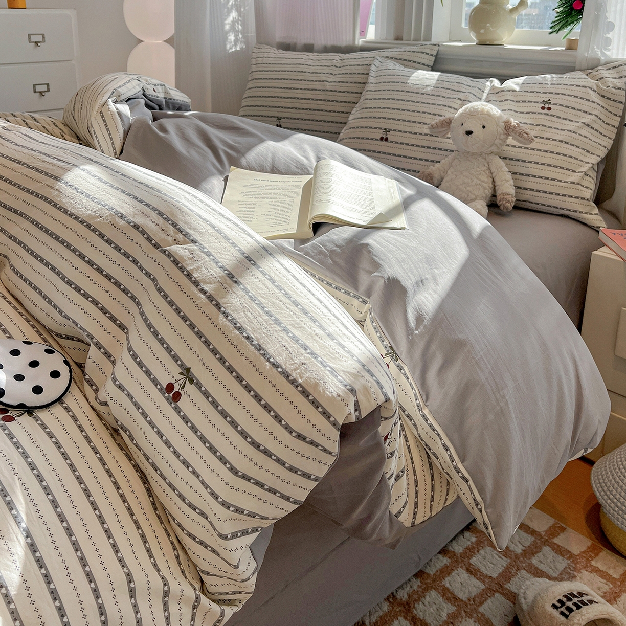 91家纺网 家纺一手货源 找家纺 富米莱（原臻工厂） 2025新款A类古法水洗仿棉云感纱四件套 灰樱桃