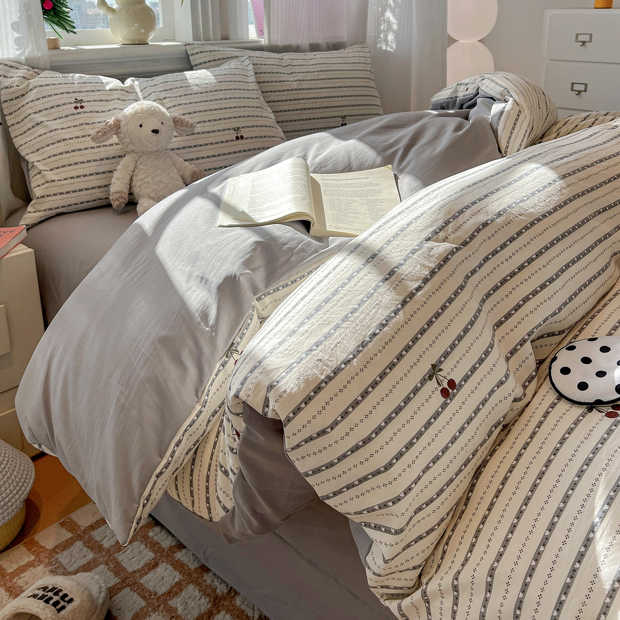 91家纺网 家纺一手货源 找家纺 富米莱（原臻工厂） 2025新款A类古法水洗仿棉云感纱四件套 灰樱桃