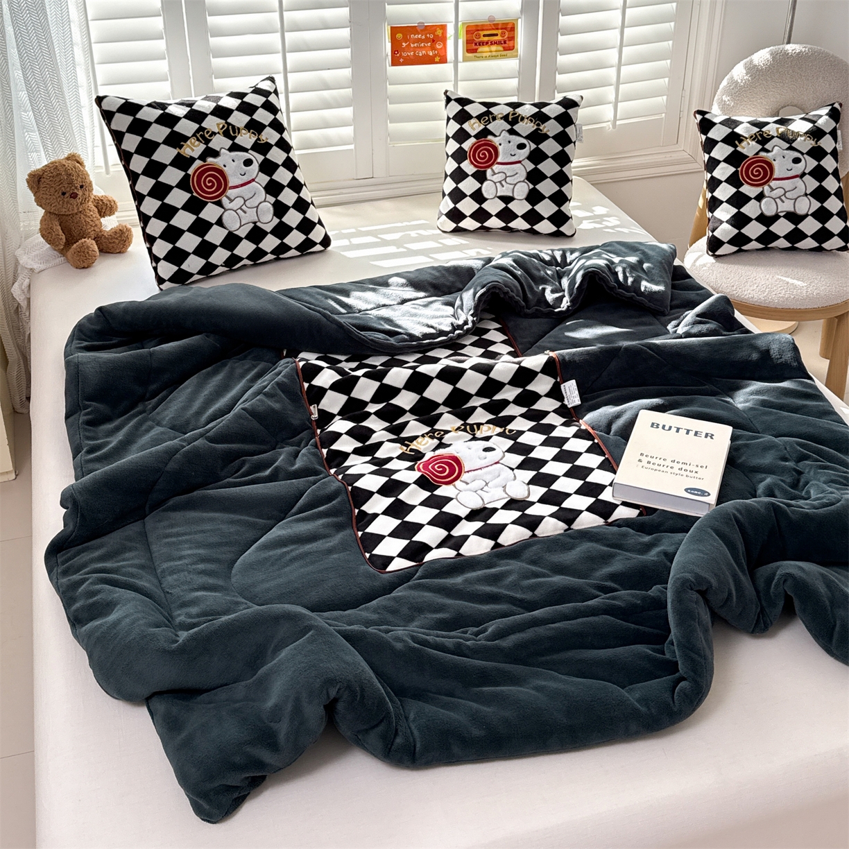 91家纺网 家纺一手货源 找家纺 （总）宝马家纺（原梦童画） 2025新款多巴胺风格牛奶绒贴布绣抱枕被