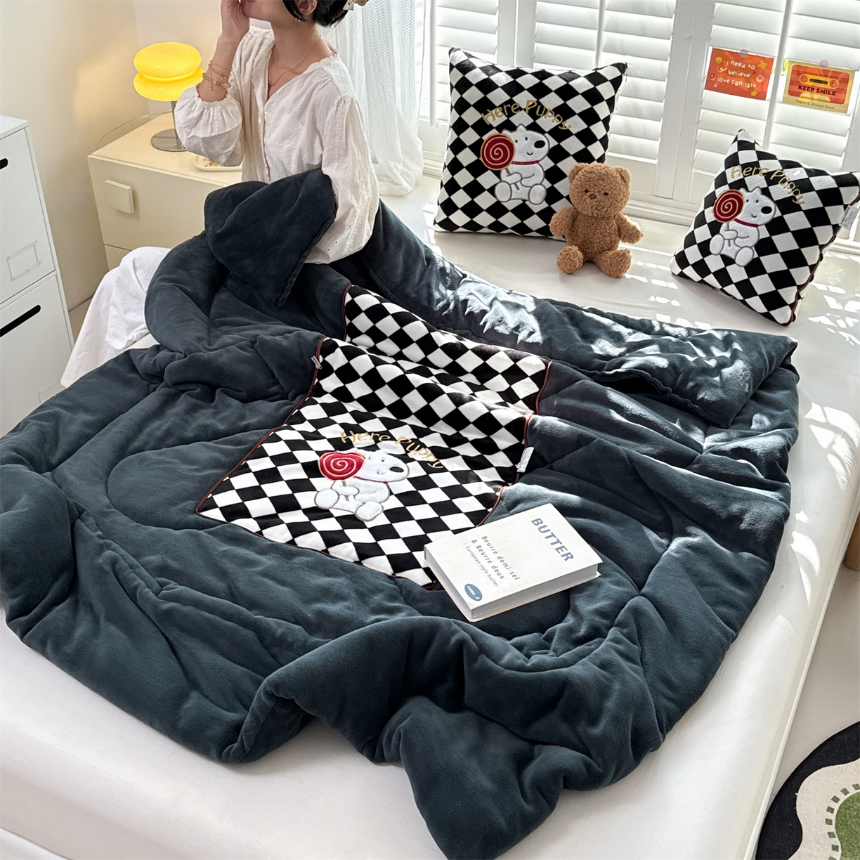 91家纺网 家纺一手货源 找家纺 （总）宝马家纺（原梦童画） 2025新款多巴胺风格牛奶绒贴布绣抱枕被