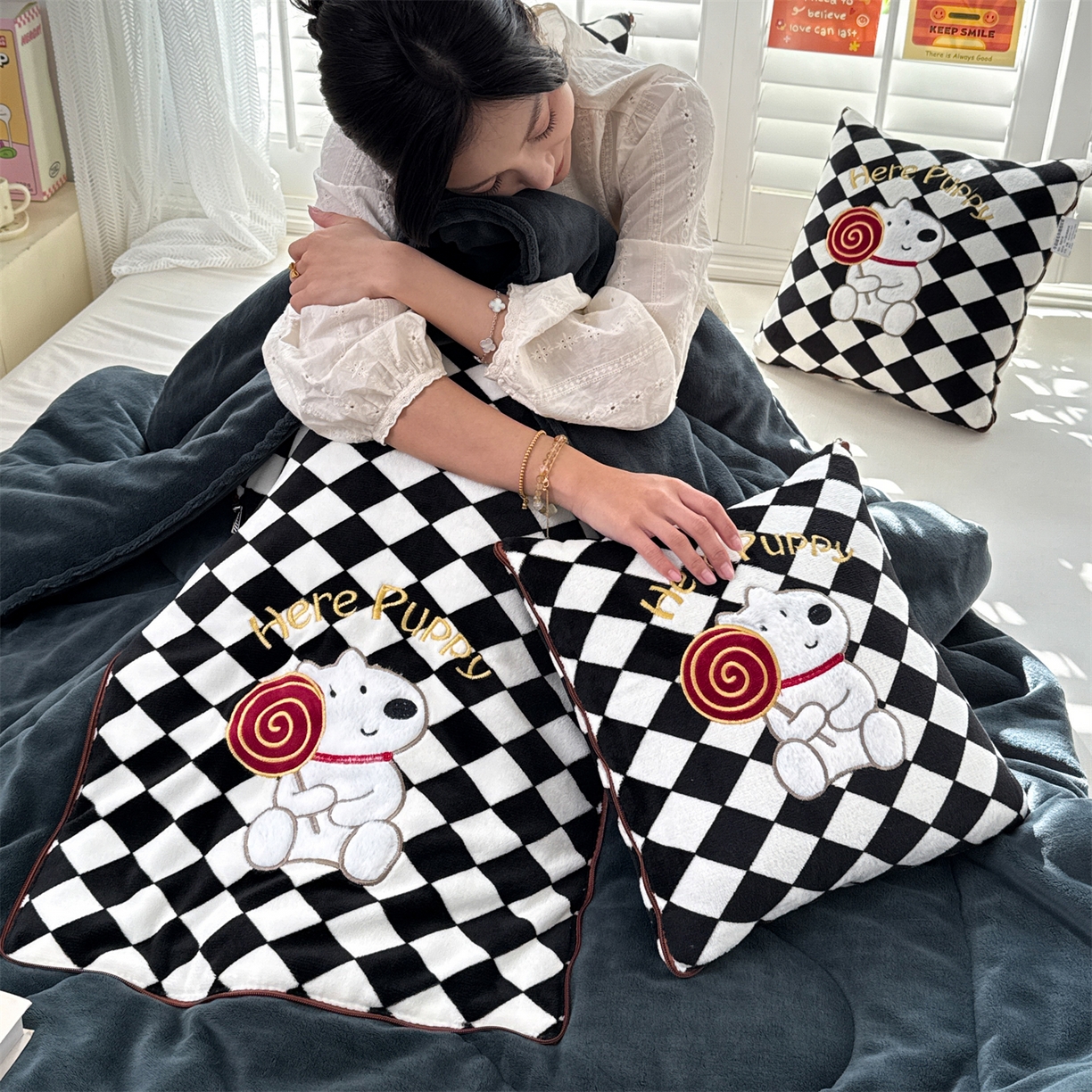 91家纺网 家纺一手货源 找家纺 （总）宝马家纺（原梦童画） 2025新款多巴胺风格牛奶绒贴布绣抱枕被