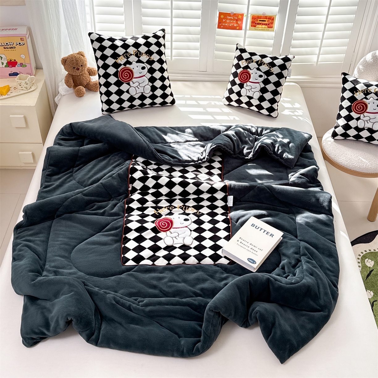 91家纺网 家纺一手货源 找家纺 宝马家纺（原梦童画） 2025新款多巴胺风格牛奶绒贴布绣抱枕被 小狗-黑色