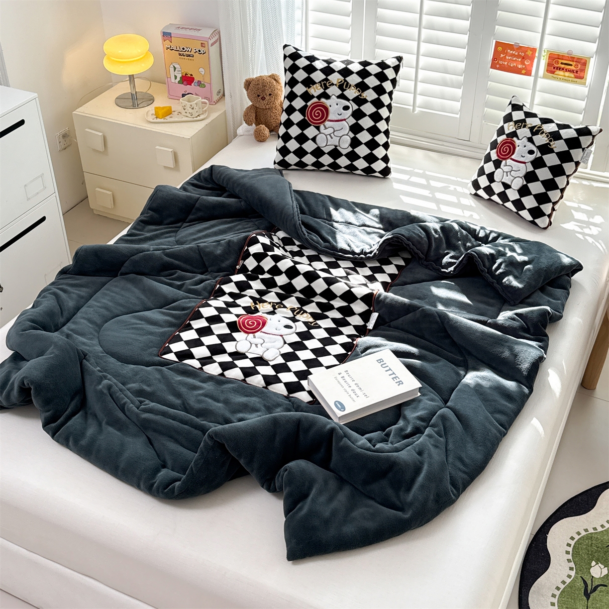 91家纺网 家纺一手货源 找家纺 宝马家纺（原梦童画） 2025新款多巴胺风格牛奶绒贴布绣抱枕被 小狗-黑色