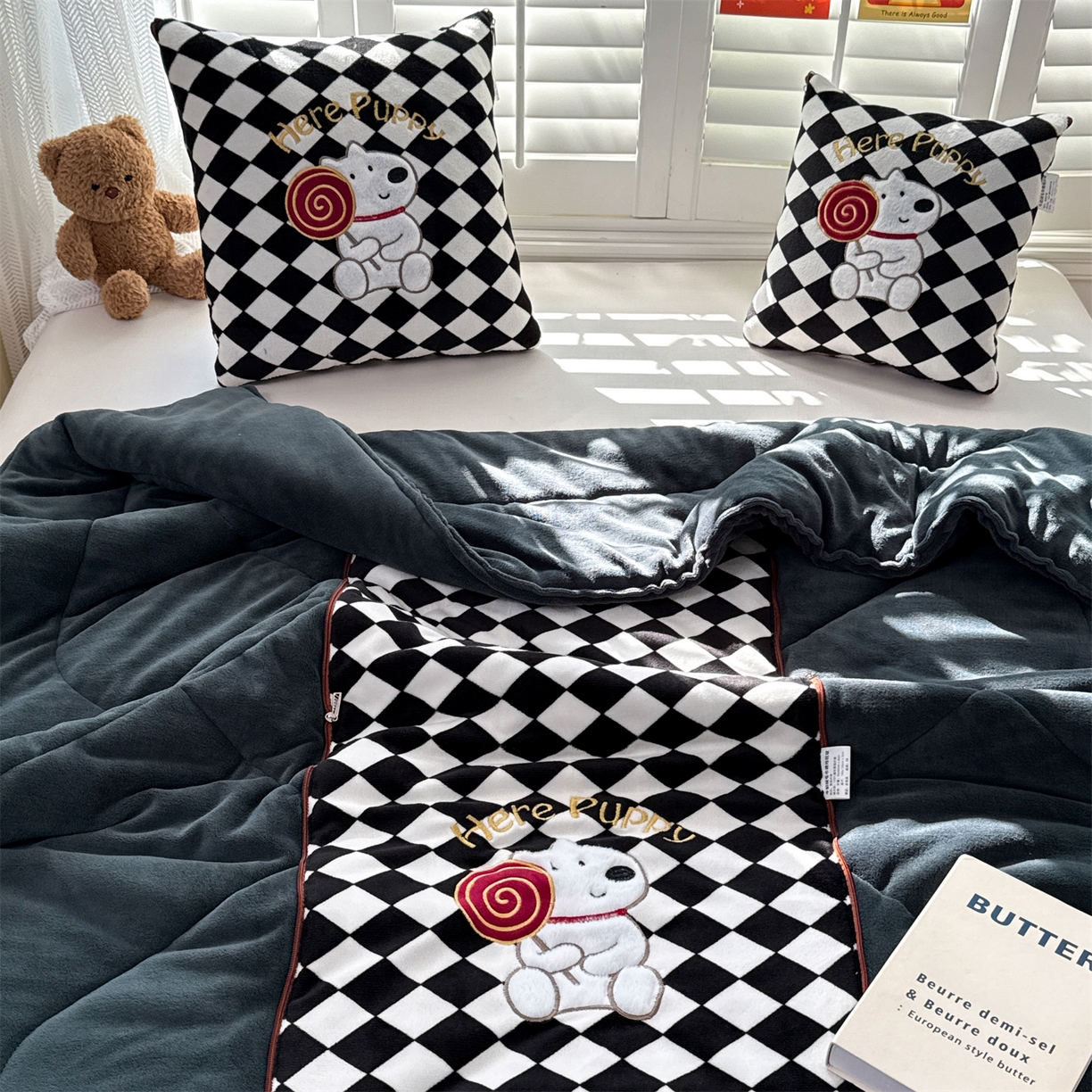 91家纺网 家纺一手货源 找家纺 宝马家纺（原梦童画） 2025新款多巴胺风格牛奶绒贴布绣抱枕被 小狗-黑色