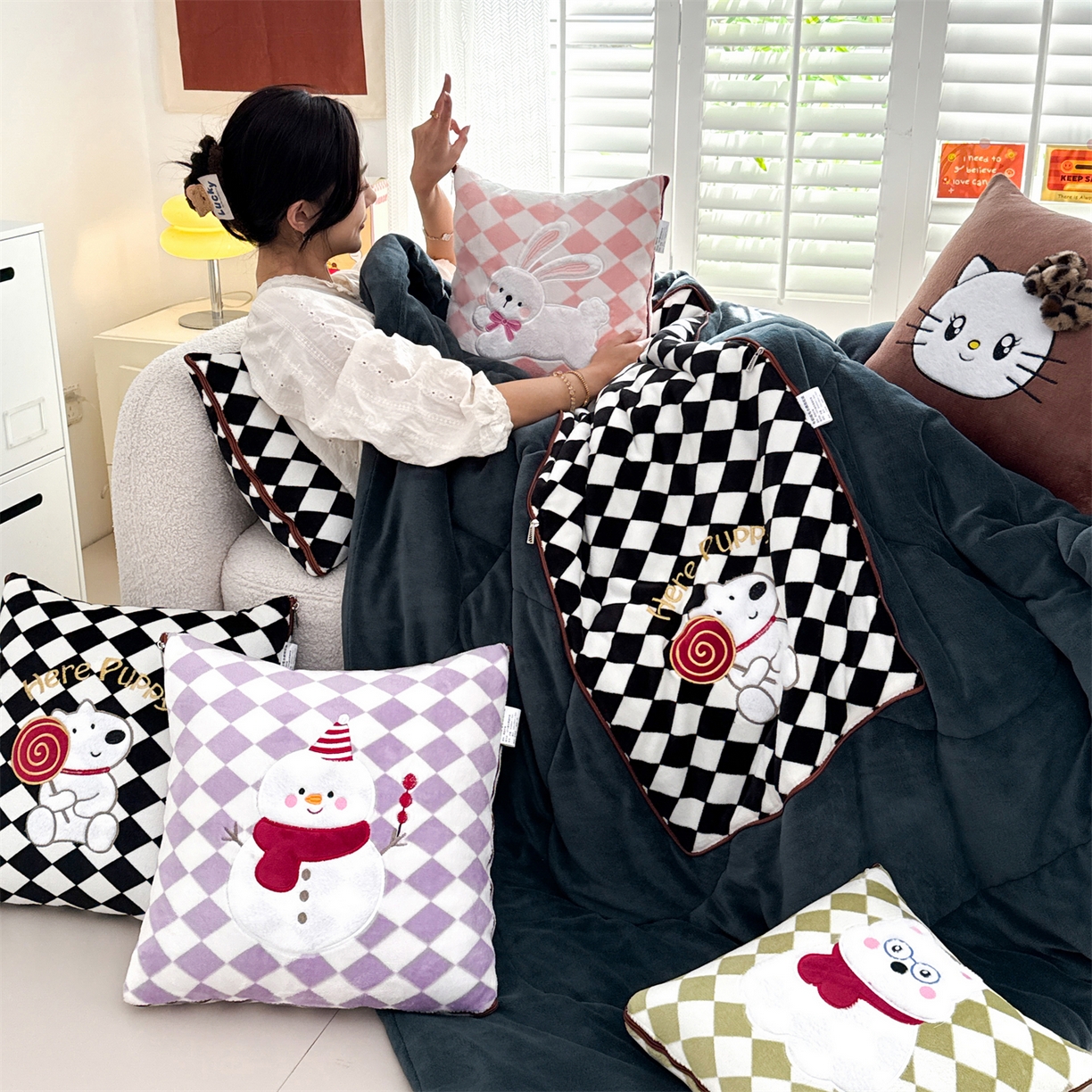 91家纺网 家纺一手货源 找家纺 宝马家纺（原梦童画） 2025新款多巴胺风格牛奶绒贴布绣抱枕被 组合