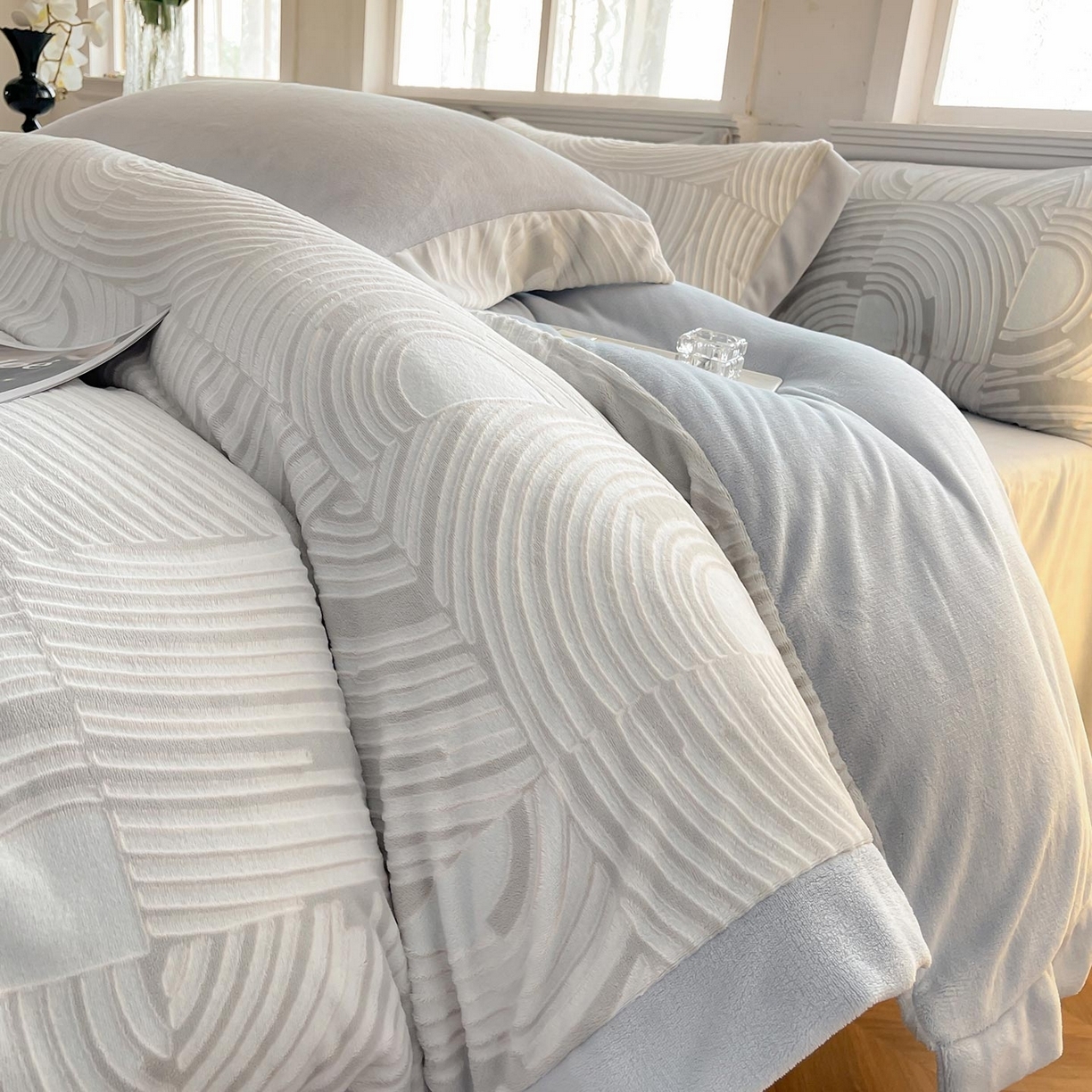 91家纺网 家纺一手货源 找家纺 （总） A类雕花牛奶绒四件套轻奢风珊瑚绒双面绒加厚保暖床单被套床笠款床上用品