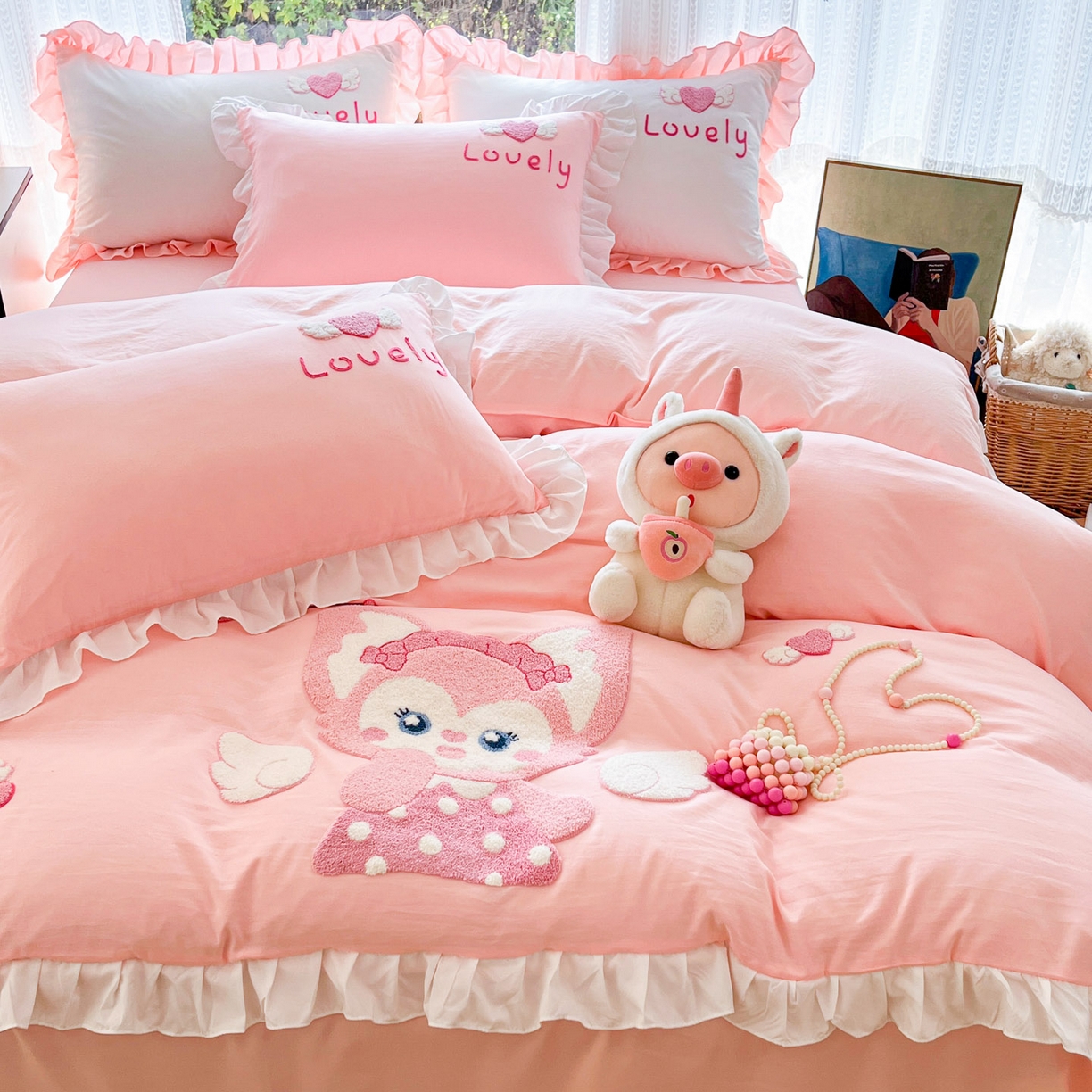 91家纺网 家纺一手货源 找家纺 泉欣家纺 2026新品网红卡通公主风毛巾绣花水洗棉四件套（专版花型）风铃团团 风铃团团  粉玉