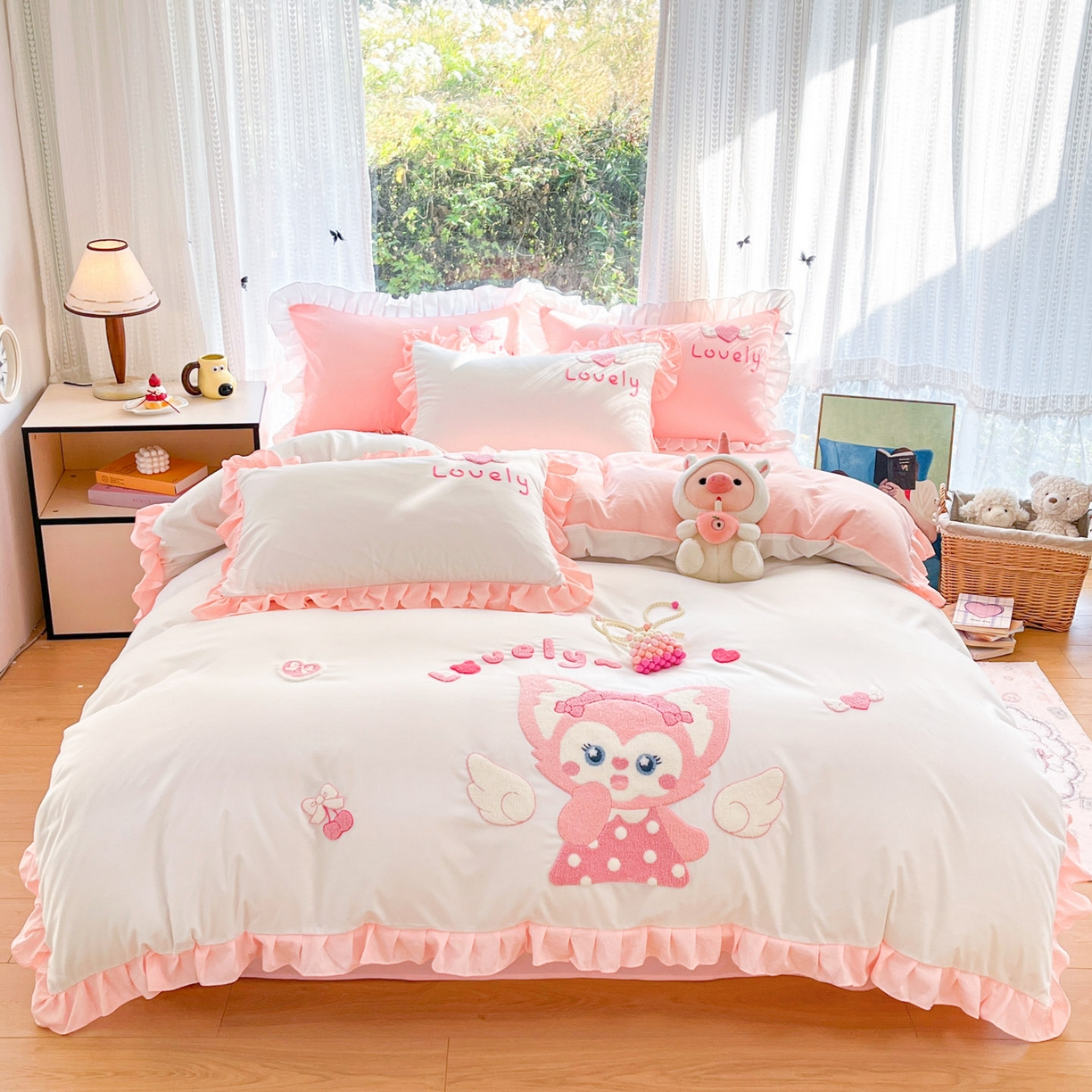 91家纺网 家纺一手货源 找家纺 泉欣家纺 2026新品网红卡通公主风毛巾绣花水洗棉四件套（专版花型）风铃团团 风铃团团  粉白