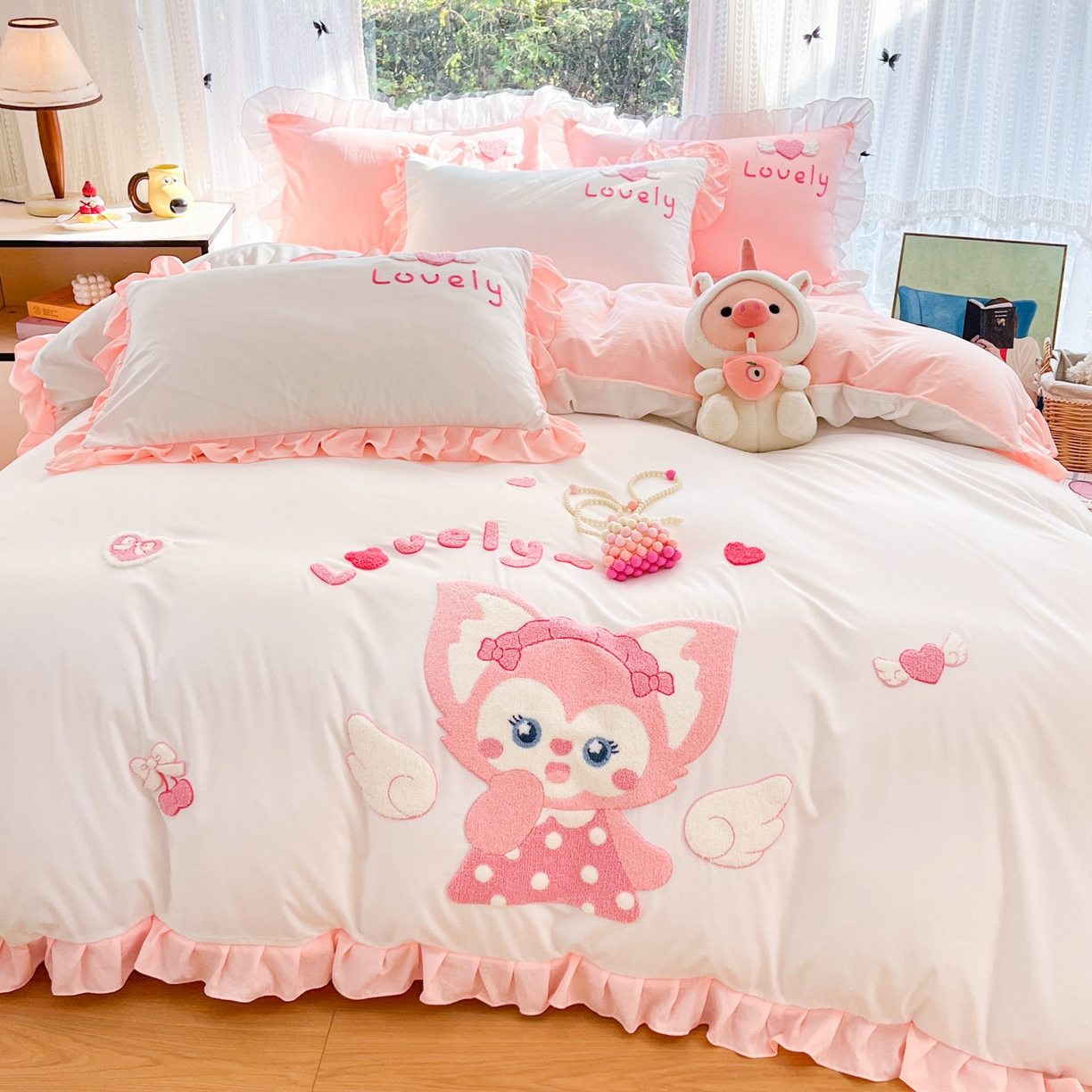 91家纺网 家纺一手货源 找家纺 泉欣家纺 2026新品网红卡通公主风毛巾绣花水洗棉四件套（专版花型）风铃团团 风铃团团  粉白