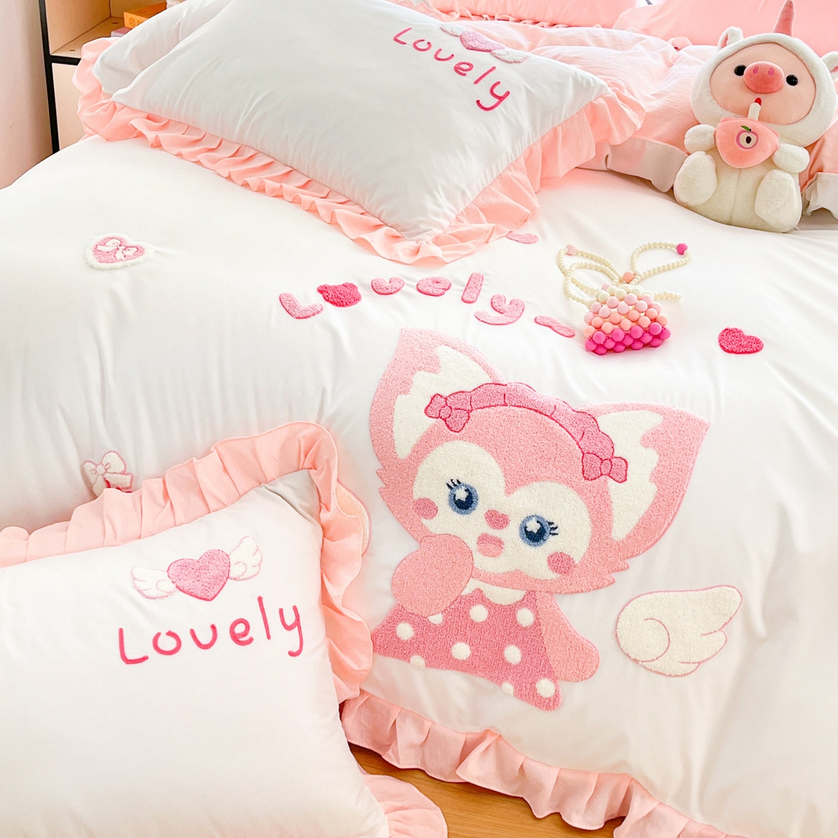 91家纺网 家纺一手货源 找家纺 泉欣家纺 2026新品网红卡通公主风毛巾绣花水洗棉四件套（专版花型）风铃团团 风铃团团  粉白