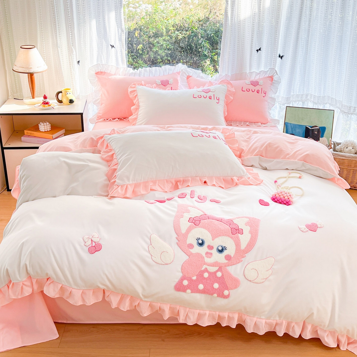 91家纺网 家纺一手货源 找家纺 泉欣家纺 2026新品网红卡通公主风毛巾绣花水洗棉四件套（专版花型）风铃团团 风铃团团  粉白