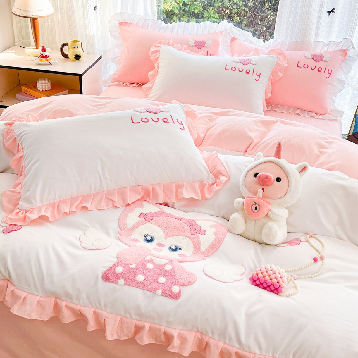 91家纺网 家纺一手货源 找家纺 泉欣家纺 2026新品网红卡通公主风毛巾绣花水洗棉四件套（专版花型）风铃团团 风铃团团  粉白