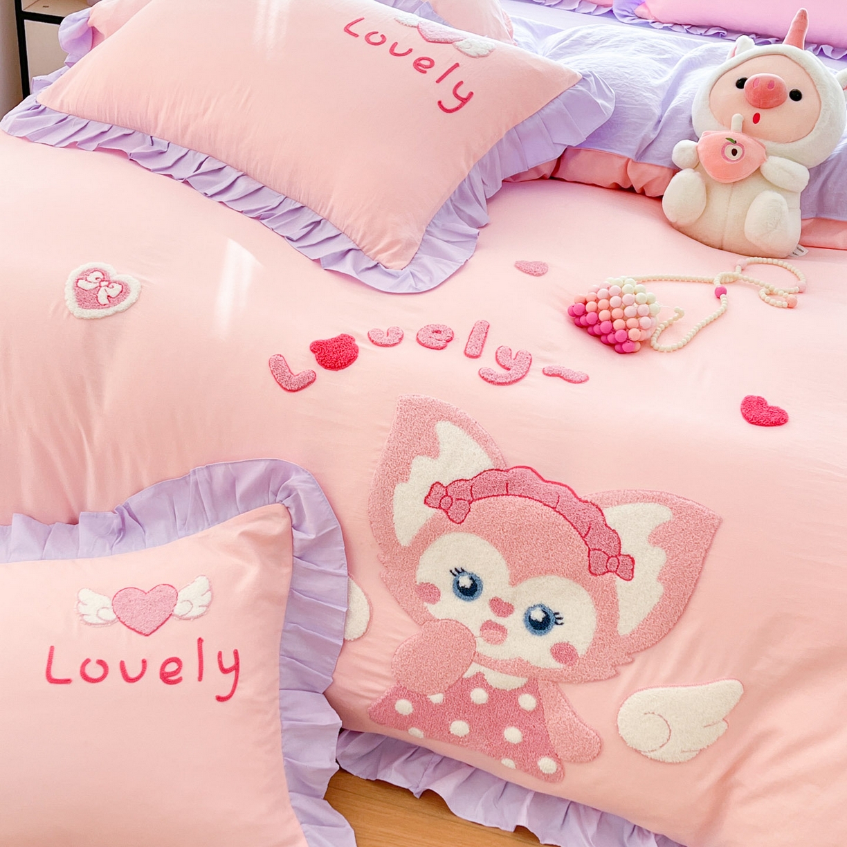 91家纺网 家纺一手货源 找家纺 泉欣家纺 2026新品网红卡通公主风毛巾绣花水洗棉四件套（专版花型）风铃团团 风铃团团  粉紫