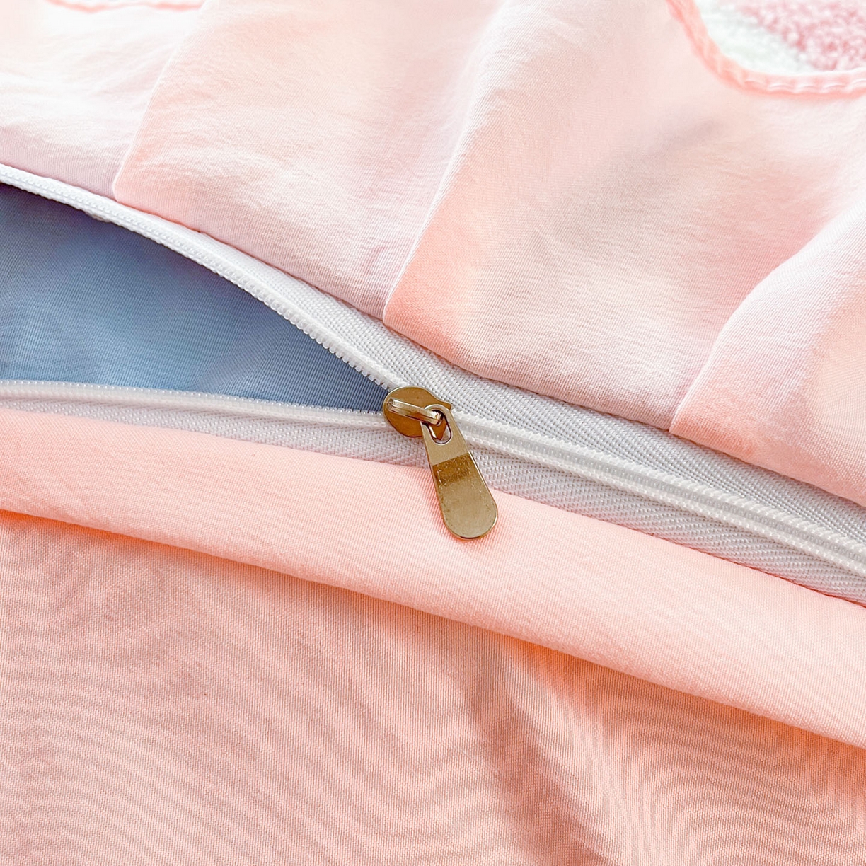 91家纺网 家纺一手货源 找家纺 泉欣家纺 2026新品网红卡通公主风毛巾绣花水洗棉四件套（专版花型）风铃团团 风铃团团  蓝粉