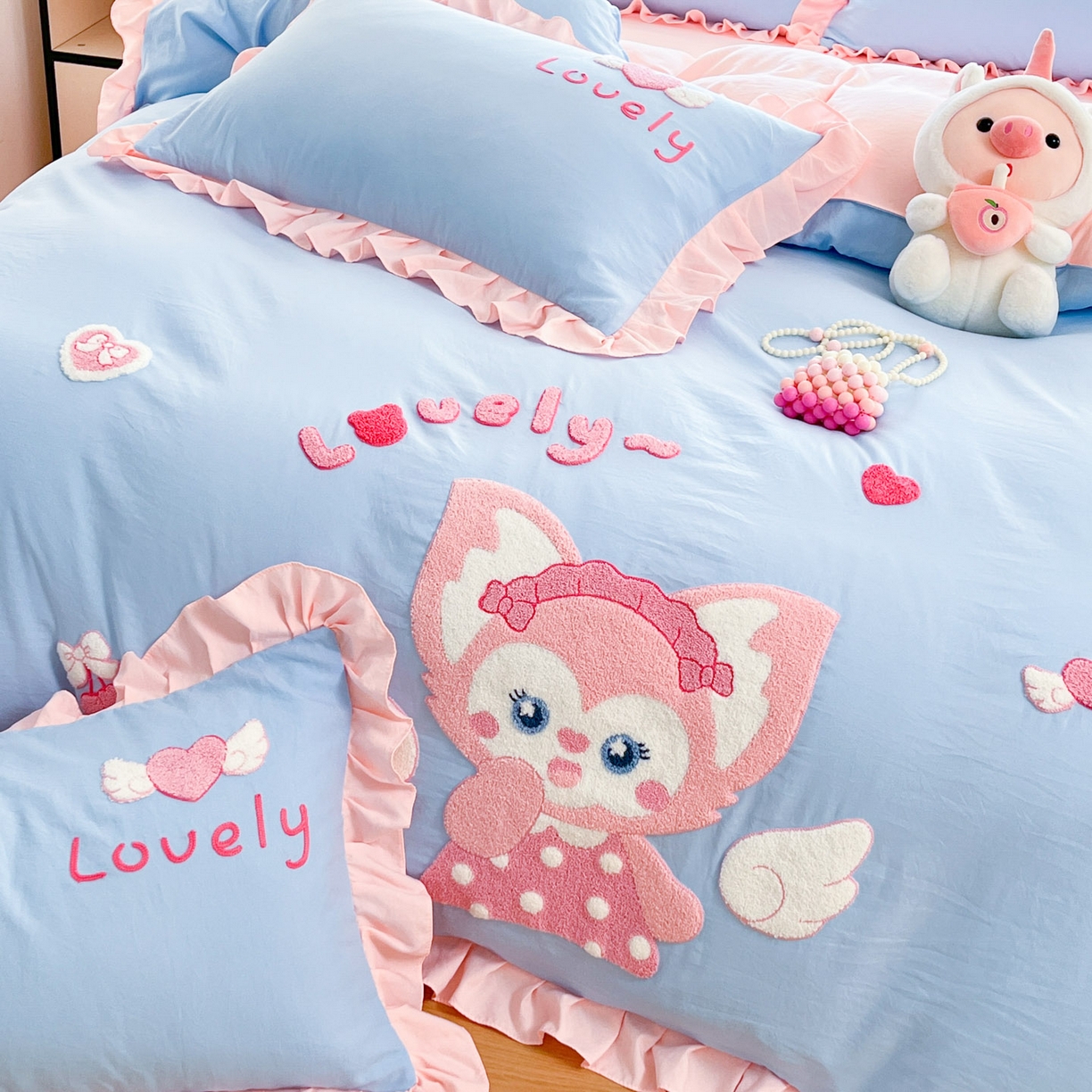 91家纺网 家纺一手货源 找家纺 泉欣家纺 2026新品网红卡通公主风毛巾绣花水洗棉四件套（专版花型）风铃团团 风铃团团  蓝粉