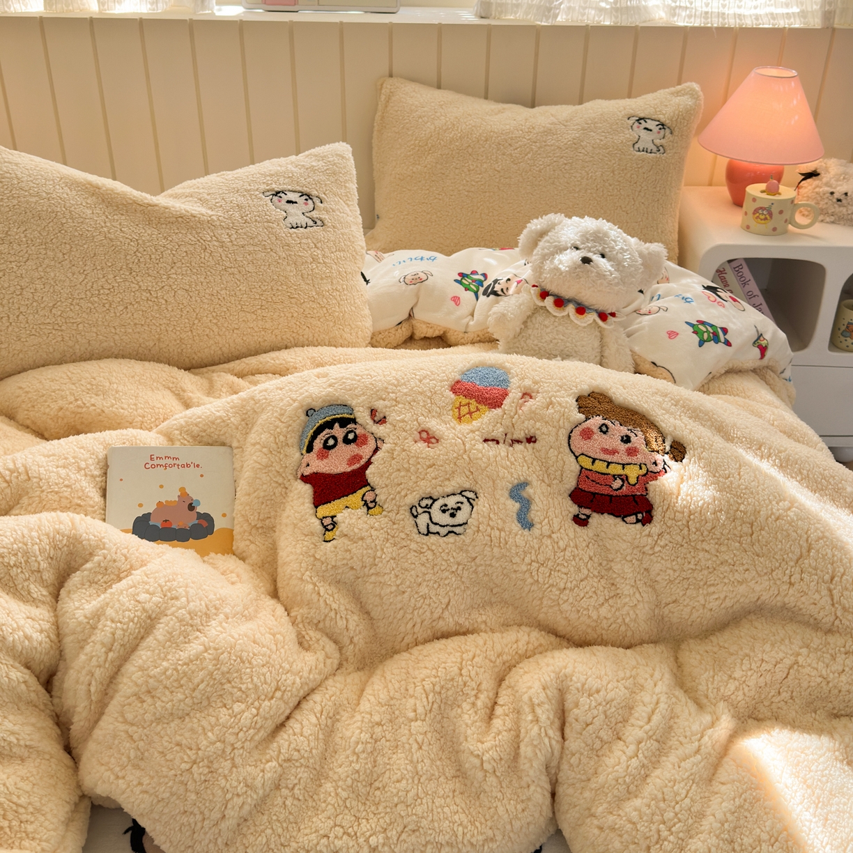 91家纺网 家纺一手货源 找家纺 一霖家纺 2025新款高克重羊羔毛毛巾绣四件套 新新与葵葵