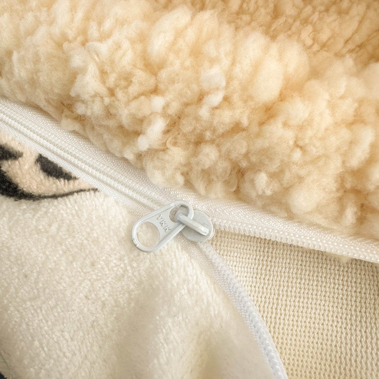 91家纺网 家纺一手货源 找家纺 一霖家纺 2025新款高克重羊羔毛毛巾绣四件套 新新与葵葵