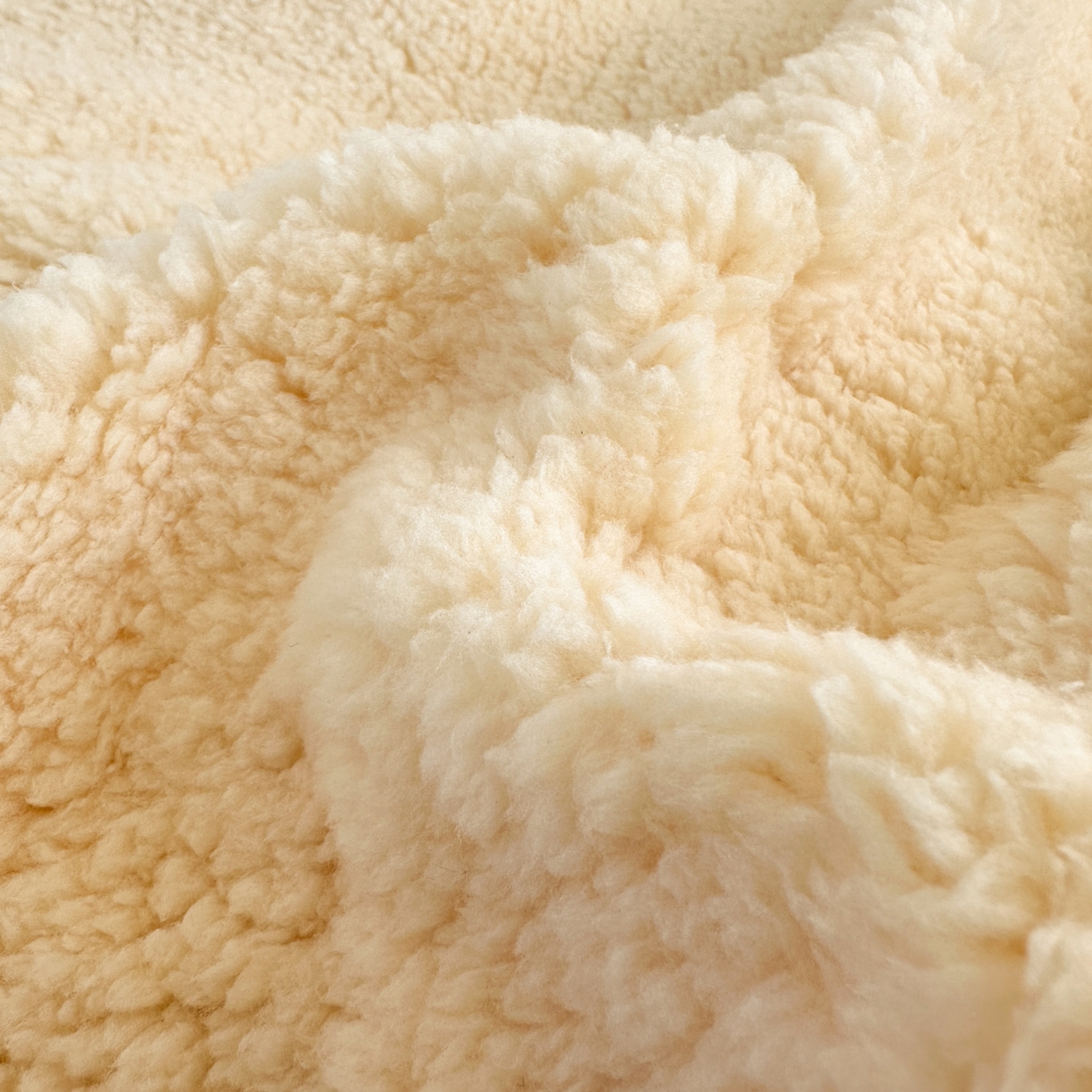 91家纺网 家纺一手货源 找家纺 一霖家纺 2025新款高克重羊羔毛毛巾绣四件套 新新与葵葵