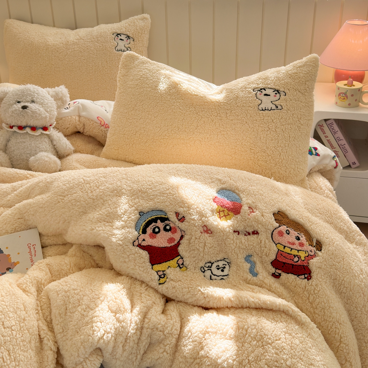 91家纺网 家纺一手货源 找家纺 一霖家纺 2025新款高克重羊羔毛毛巾绣四件套 新新与葵葵