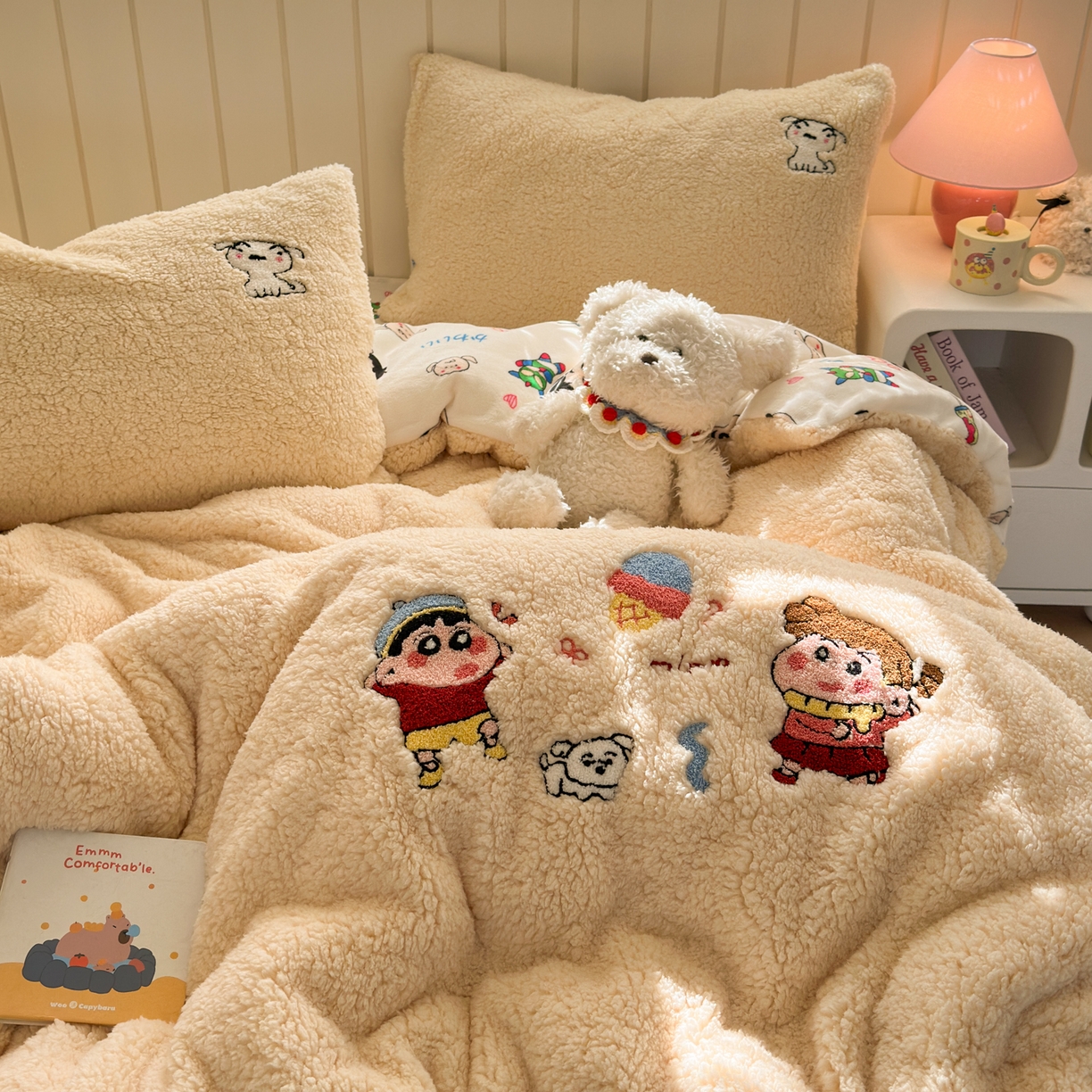 91家纺网 家纺一手货源 找家纺 一霖家纺 2025新款高克重羊羔毛毛巾绣四件套 新新与葵葵