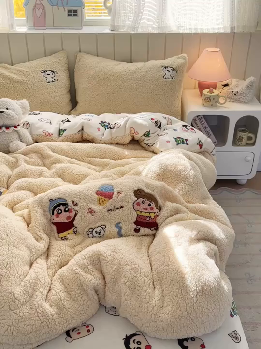 91家纺网 家纺一手货源 找家纺 一霖家纺 2025新款高克重羊羔毛毛巾绣四件套 新新与葵葵