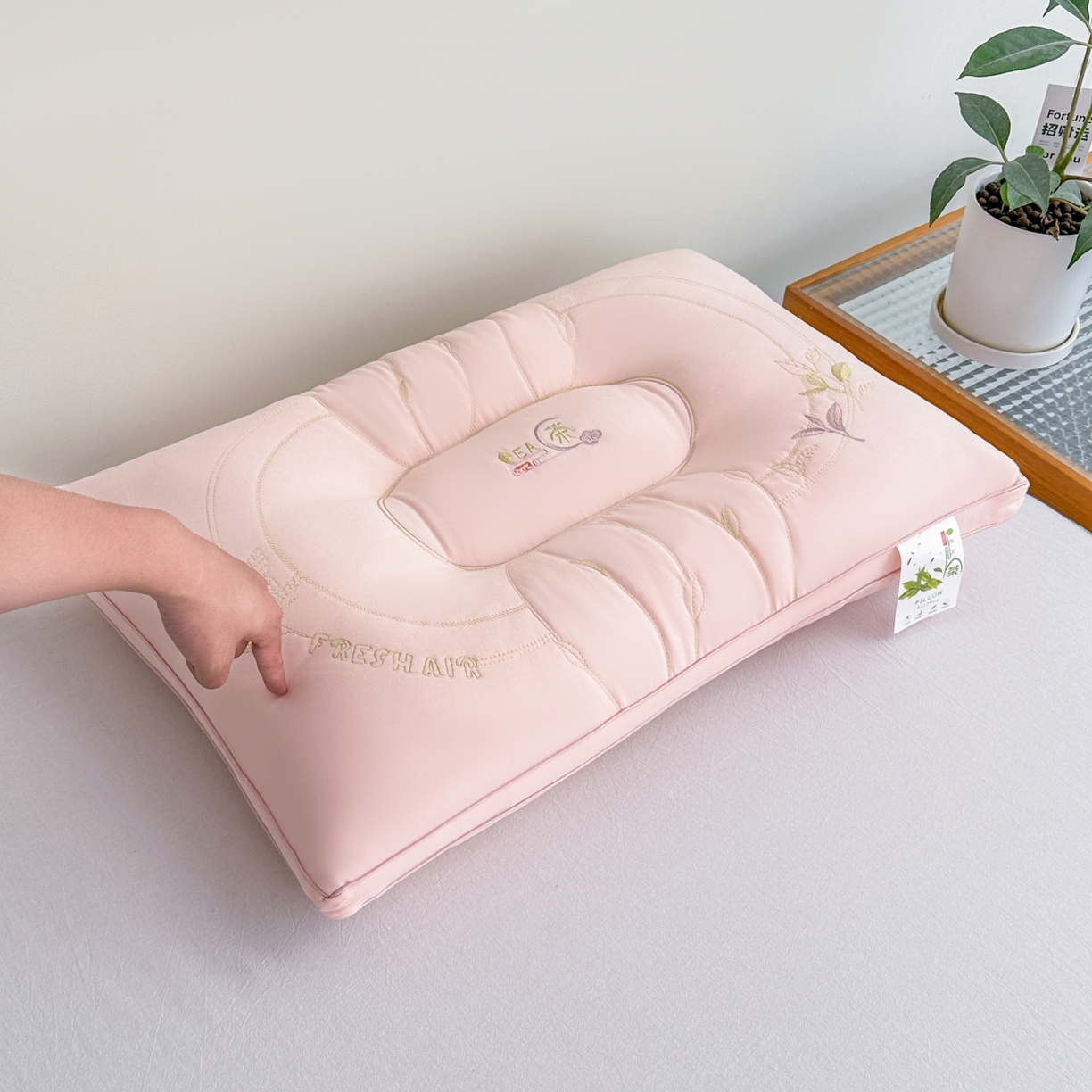 91家纺网 家纺一手货源 找家纺 佳尚枕芯 2025新款刺绣款高档亲肤透气舒睡保健枕助眠枕头枕芯 粉玉