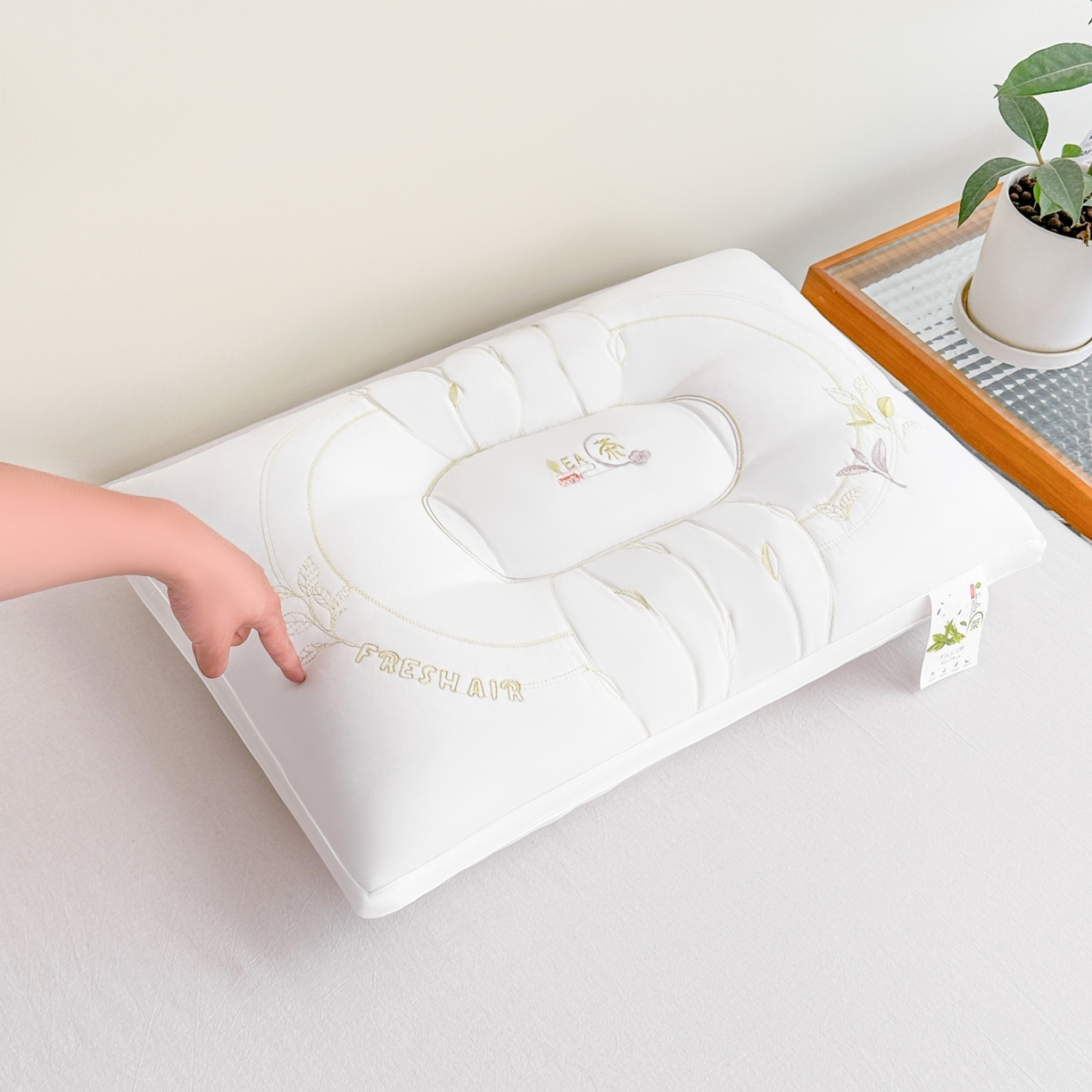 91家纺网 家纺一手货源 找家纺 佳尚枕芯 2025新款刺绣款高档亲肤透气舒睡保健枕助眠枕头枕芯 栀子白