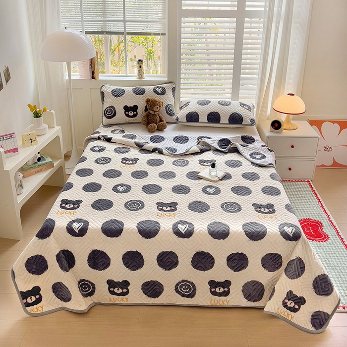 91家纺网 家纺一手货源 找家纺 羽爱 2025新款棉加绒床盖套件 笑脸熊仔