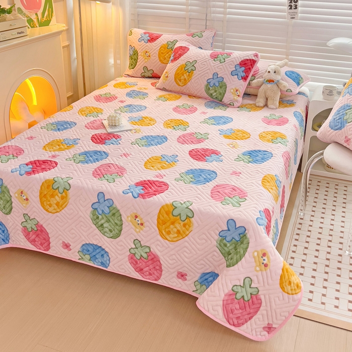 91家纺网 家纺一手货源 找家纺 羽爱 2025新款棉加绒床盖套件 草莓乐园