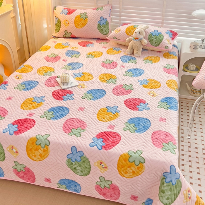 91家纺网 家纺一手货源 找家纺 羽爱 2025新款棉加绒床盖套件 草莓乐园