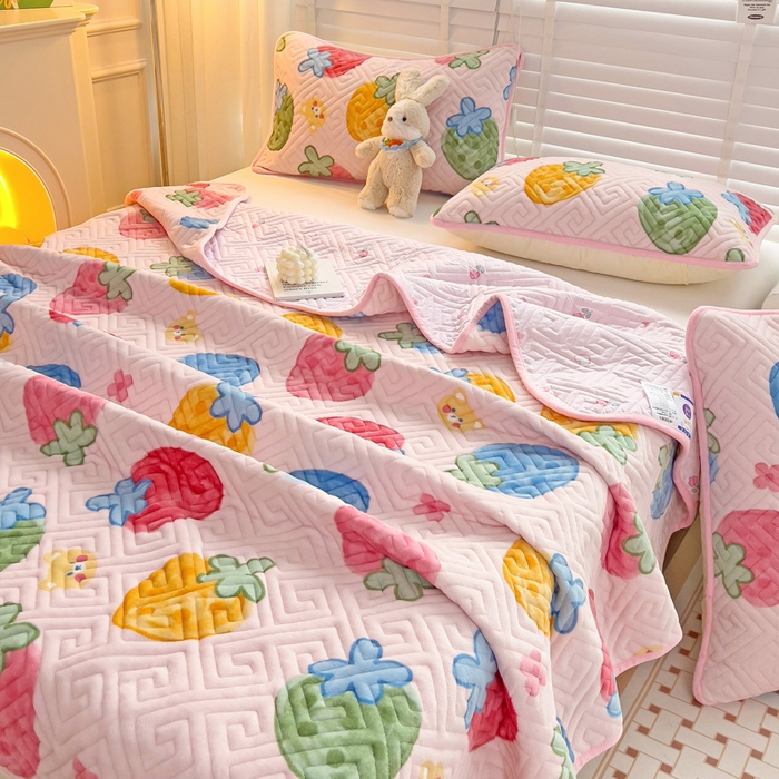 91家纺网 家纺一手货源 找家纺 羽爱 2025新款棉加绒床盖套件 草莓乐园