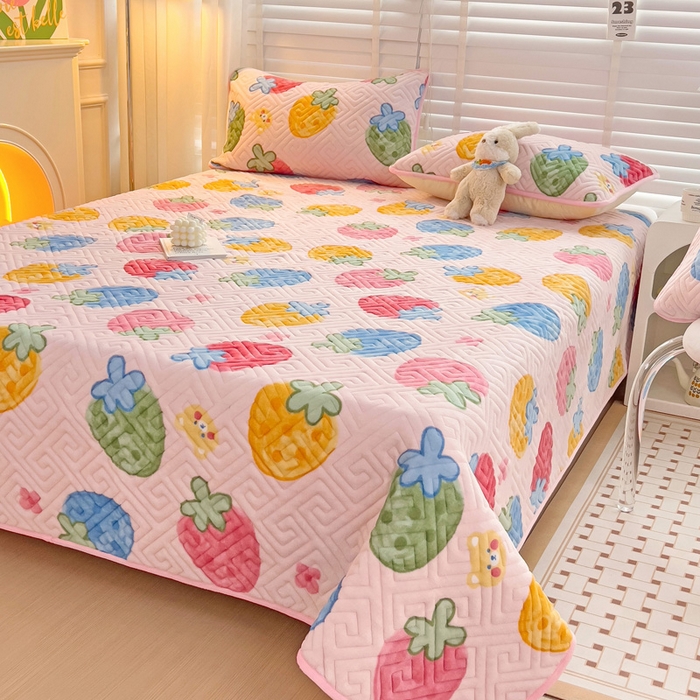 91家纺网 家纺一手货源 找家纺 羽爱 2025新款棉加绒床盖套件 草莓乐园