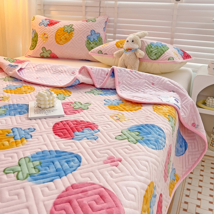 91家纺网 家纺一手货源 找家纺 羽爱 2025新款棉加绒床盖套件 草莓乐园