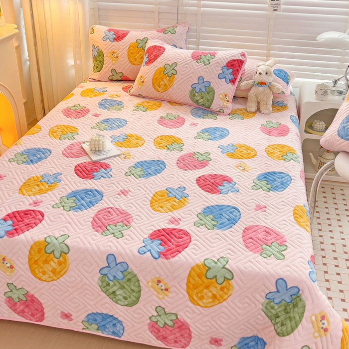 91家纺网 家纺一手货源 找家纺 羽爱 2025新款棉加绒床盖套件 草莓乐园