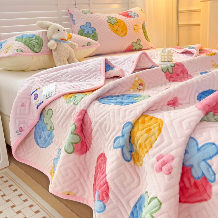 91家纺网 家纺一手货源 找家纺 羽爱 2025新款棉加绒床盖套件 草莓乐园