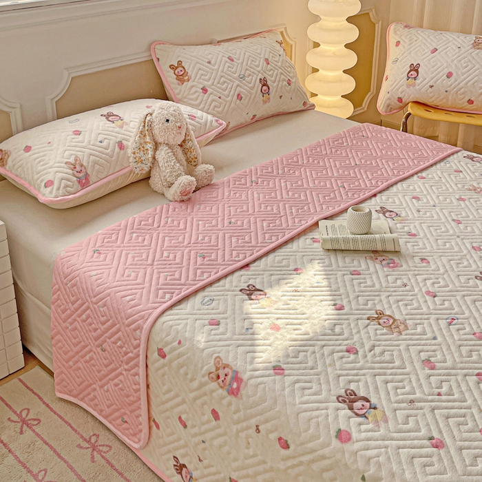 91家纺网 家纺一手货源 找家纺 羽爱 2025新款棉加绒床盖套件 草莓萌宝