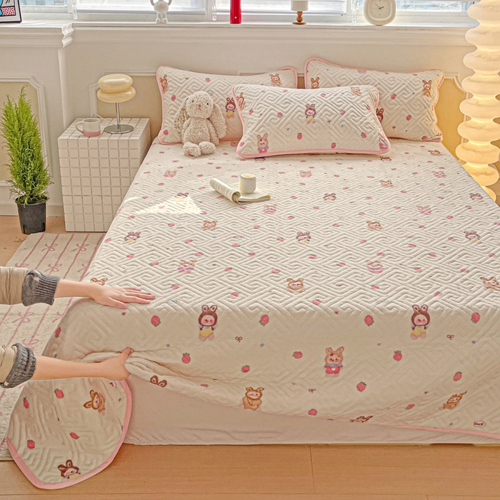 91家纺网 家纺一手货源 找家纺 羽爱 2025新款棉加绒床盖套件 草莓萌宝