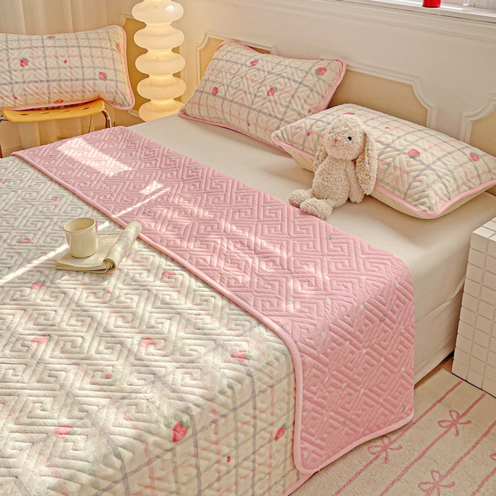 91家纺网 家纺一手货源 找家纺 羽爱 2025新款棉加绒床盖套件 草莓庄园