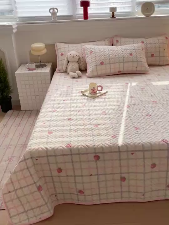 91家纺网 家纺一手货源 找家纺 羽爱 2025新款棉加绒床盖套件 草莓庄园