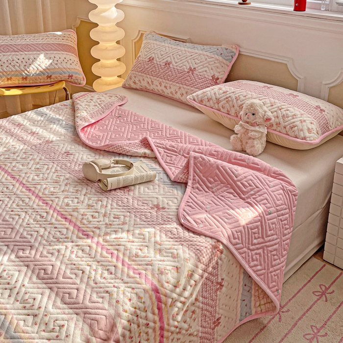 91家纺网 家纺一手货源 找家纺 羽爱 2025新款棉加绒床盖套件 春色结语