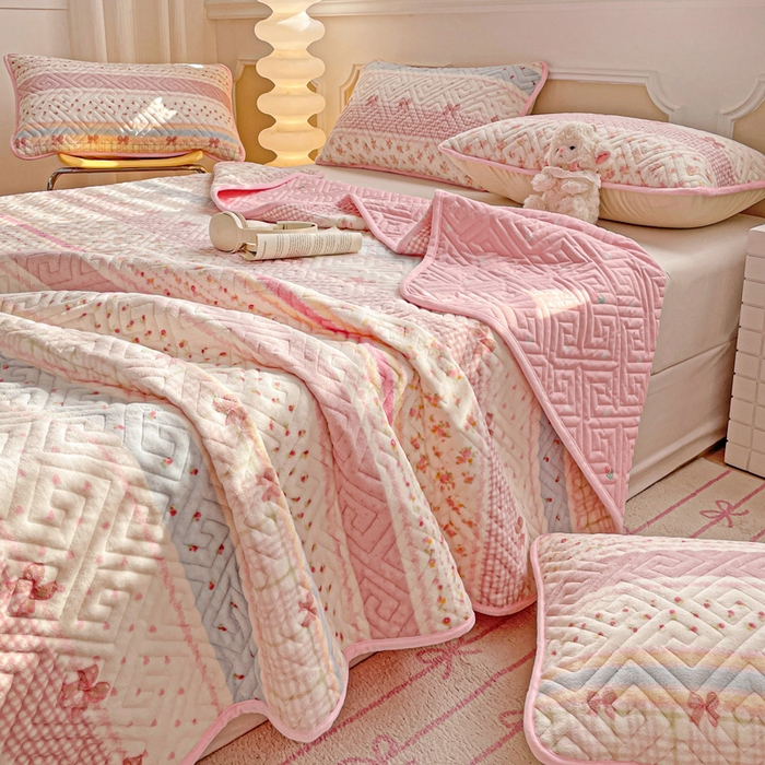 91家纺网 家纺一手货源 找家纺 羽爱 2025新款棉加绒床盖套件 春色结语